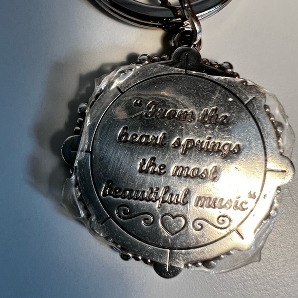 Brighton key holder. Inscribed. Embellished with small stones    Unisex - Picture 3 of 3